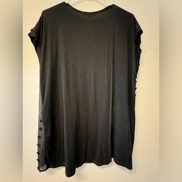 Not-so-basic black top - Picture 2 of 5